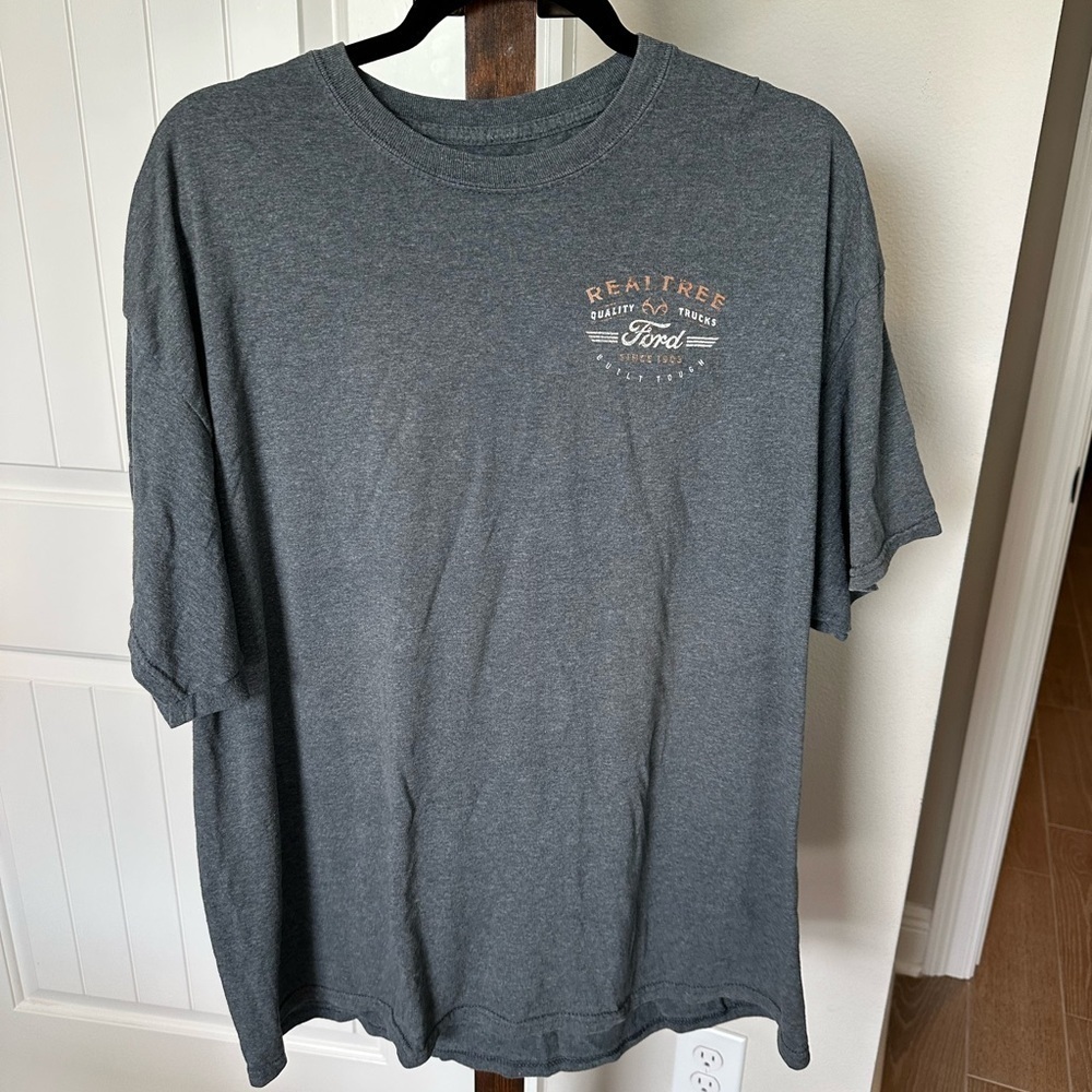 Realtree Gray Short Sleeve Crew Neck Tee with Vintage Ford Truck Graphic SZ XXL